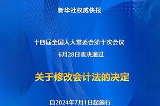 詹姆斯赛后球员通道内小跑：我要赶着去看布朗尼的比赛